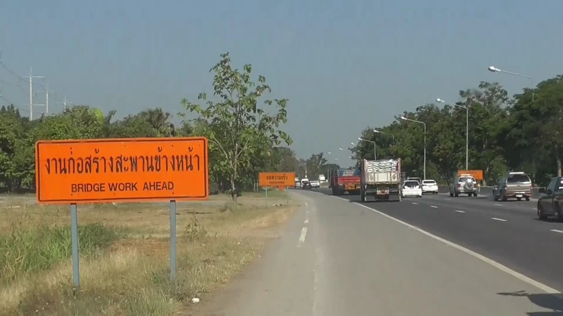 "ถนนสายเอเชีย" รถเริ่มแน่น ชาวบ้านหนีรถติด เดินทางก่อนหยุดยาวปีใหม่