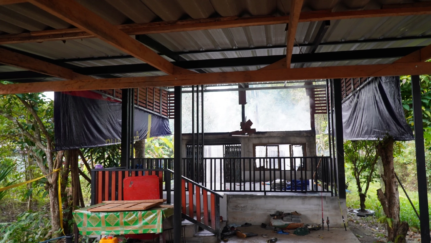 แม่แทบขาดใจ ไฟไหม้บ้านกลางดึก ลูก-หลาน 4 ชีวิต ดับคากองเพลิง