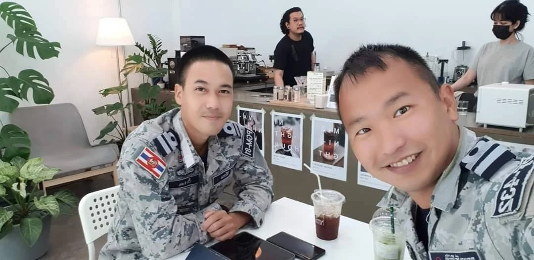 สุดซึ้งภาพ "ต้นเรือพลับ" ขอภรรยาแต่งงานกลางสนามบิน โซเชียลภาวนาหวังปาฏิหาริย์ช่วย