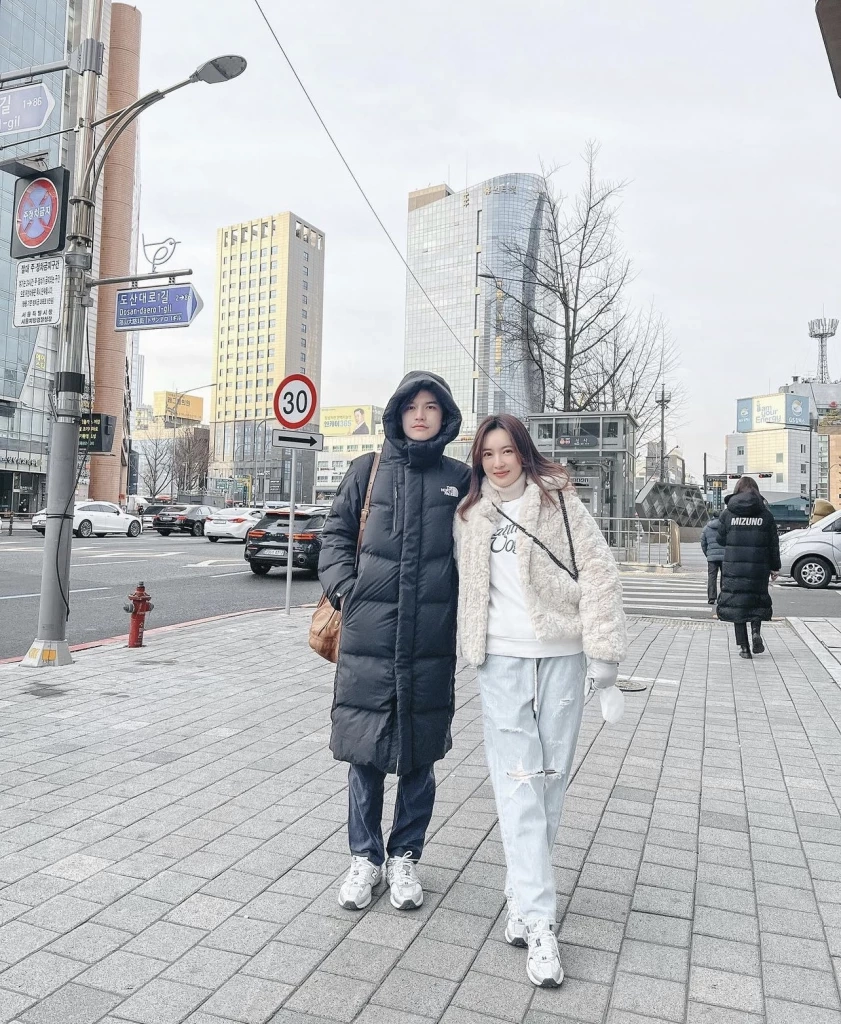 “เต๋า เศรษฐพงศ์” ควงแฟนสาวเที่ยวเกาหลี หวานส่งท้ายปีขยี้ใจคนโสด