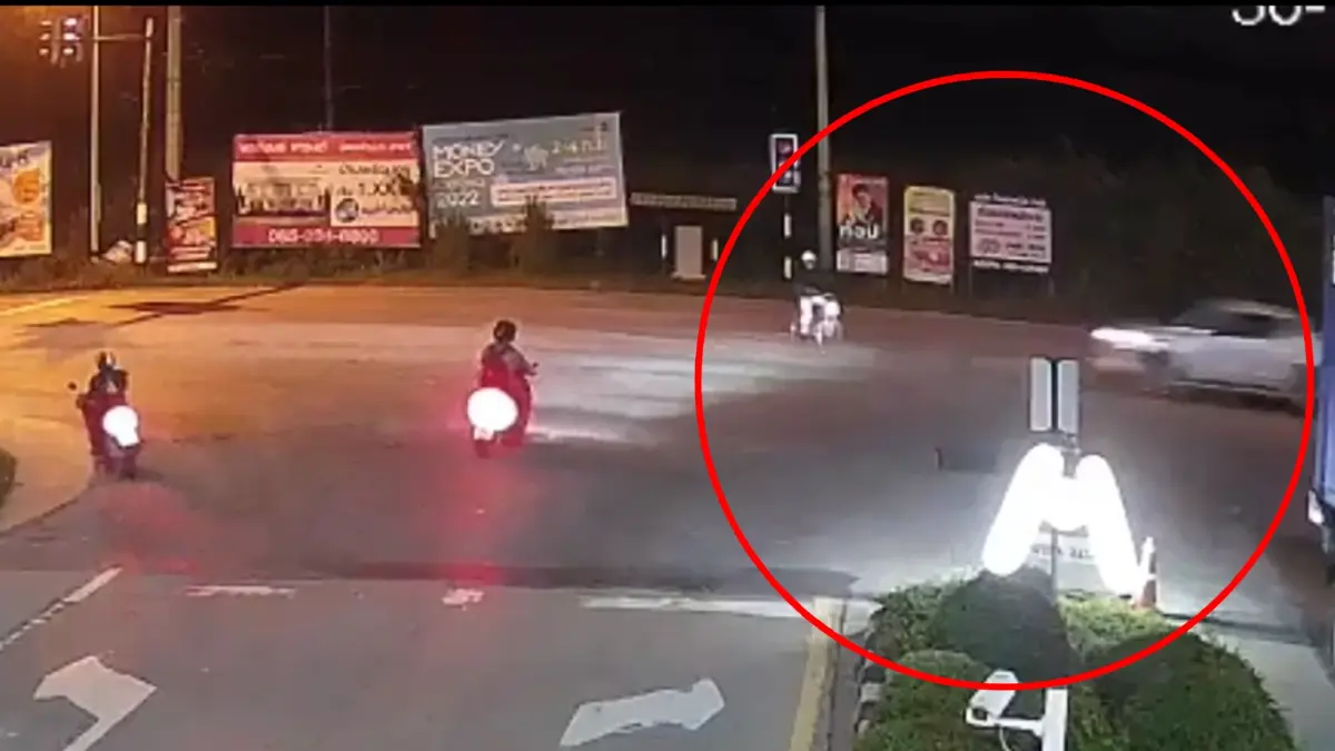 หนุ่มเมียนมาโกงตาย ปั่นจักรยานข้ามแยก ถูกกระบะชนรอดปาฏิหาริย์ (มีคลิป)