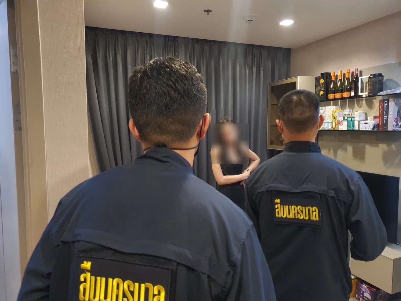 รวบ “แซนดี้ กระเป๋าหลุยส์” คาคอนโด