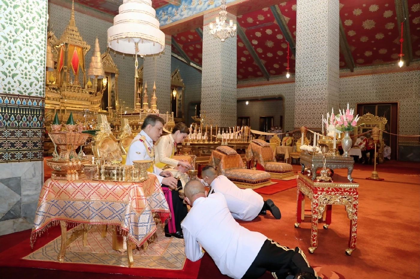 ในหลวง เสด็จฯ ไปในการพระราชพิธีทรงบำเพ็ญพระราชกุศลทักษิณานุปทาน วันคล้ายวันพระบรมราชสมภพ ร.๙