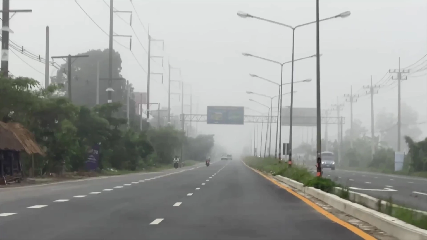 แม่สาย จ.เชียงราย อากาศหนาวหมอกหนา กระทบการสัญจรบนท้องถนน