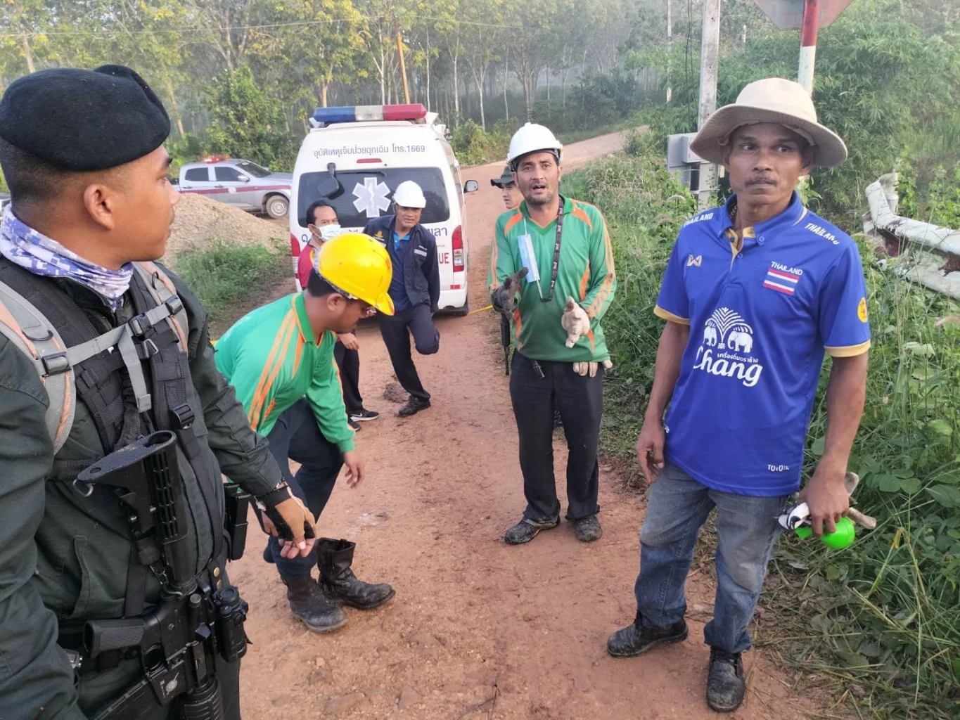 ด่วน! ระเบิดซ้ำรถไฟจุดเดิม ขณะจนท.กู้ซากรถไฟคลองแงะ ดับ 3 บาดเจ็บ 4 ราย