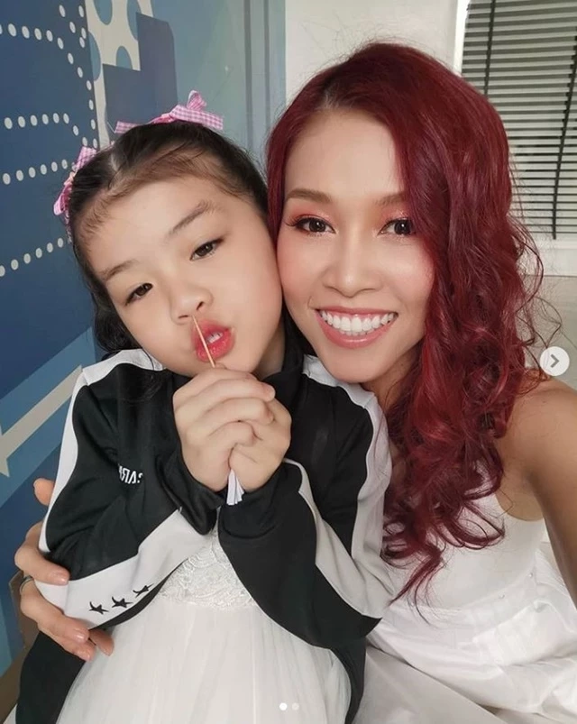 เอลซี่ ตัน ไอเชีย และลูก