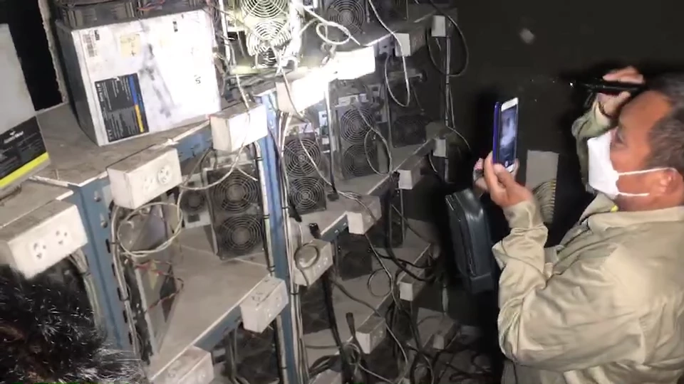 การไฟฟ้า ร่วม สน.ท่าข้าม บุกทลายเหมืองขุดบิตคอยน์ ลอบใช้ไฟหลวงเสียหาย 192 ล้านบาท