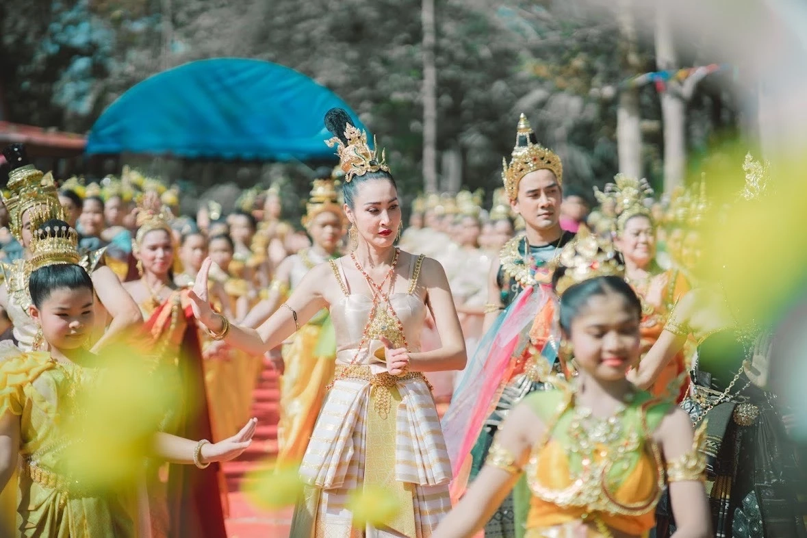 “บานเย็น รากแก่น" รำบวงสรวงพญานาค “แคนดี้” องค์ลงกลางพิธี  (มีคลิป)