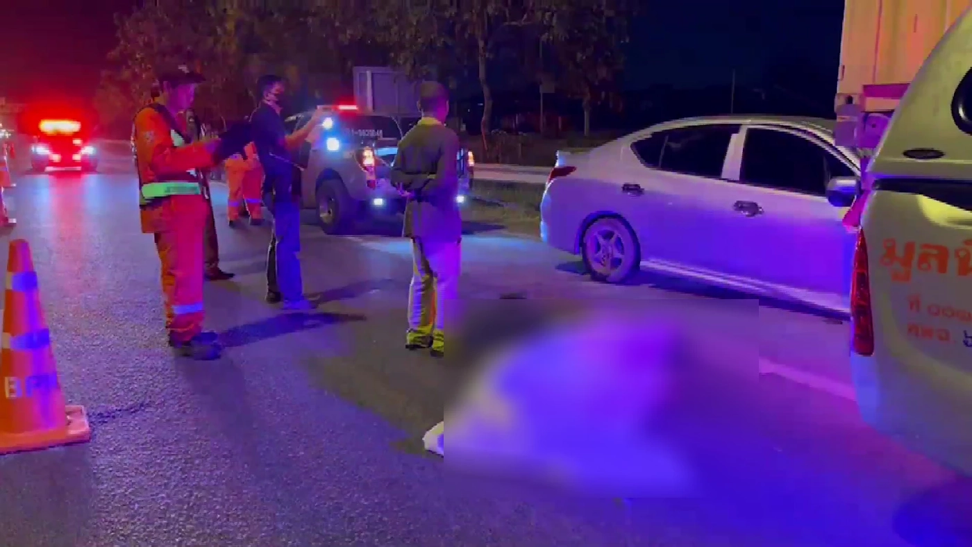 หนุ่มขับเก๋งพุ่งชนท้ายพ่วง 18 ล้อ ทางด่วนมอเตอร์เวย์ ดับคาที่ คาดหลับใน