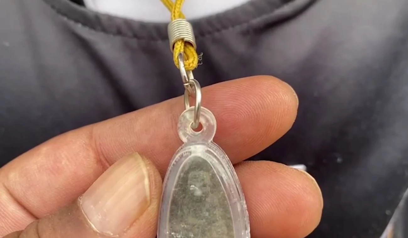 ดราม่า! พ่อค้ายาจับมือเมียร่ำไห้ เผย เพิ่งรอดตาย จากอุบัติเหตุชนต้นไม้