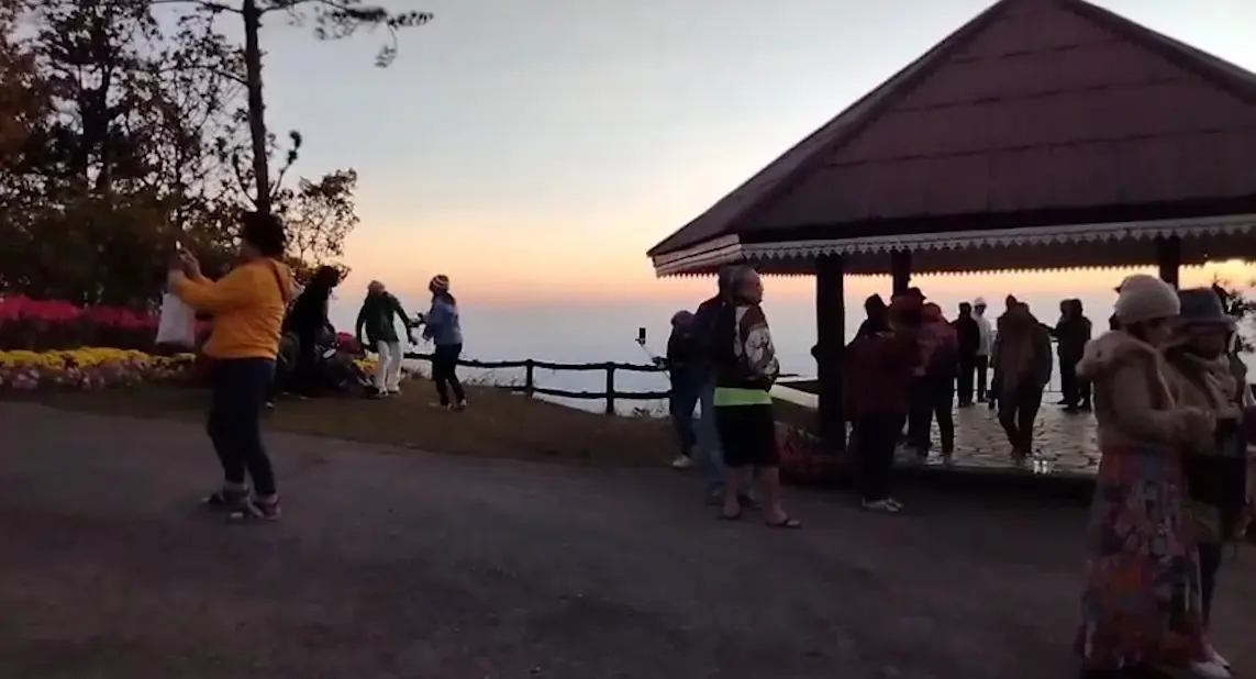 "เลย" อุณหภูมิต่ำสุดในรอบปี หนาวสะท้านยอดภูเรือ 5 องศา ส่วนยอดภูกระดึง 7 องศา