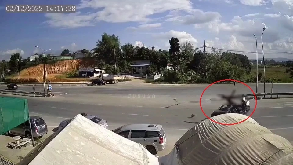 พุ่งชนอย่างจังจนตัวปลิว