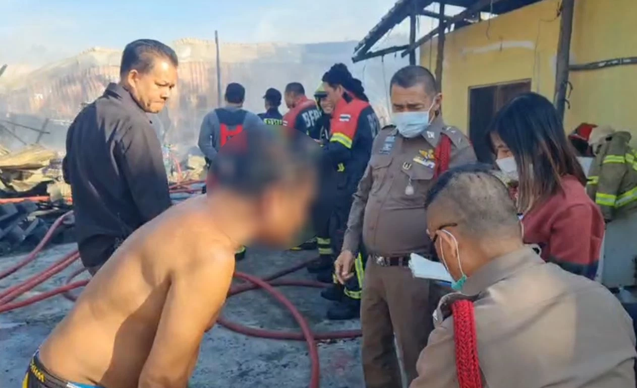 ไฟไหม้โรงงานกระดาษ ย่านหนองแขม เจ้าของสงสัยถูกวางเพลิง