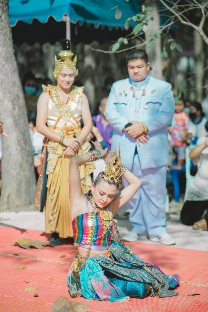 แคนดี้ รากแก่น