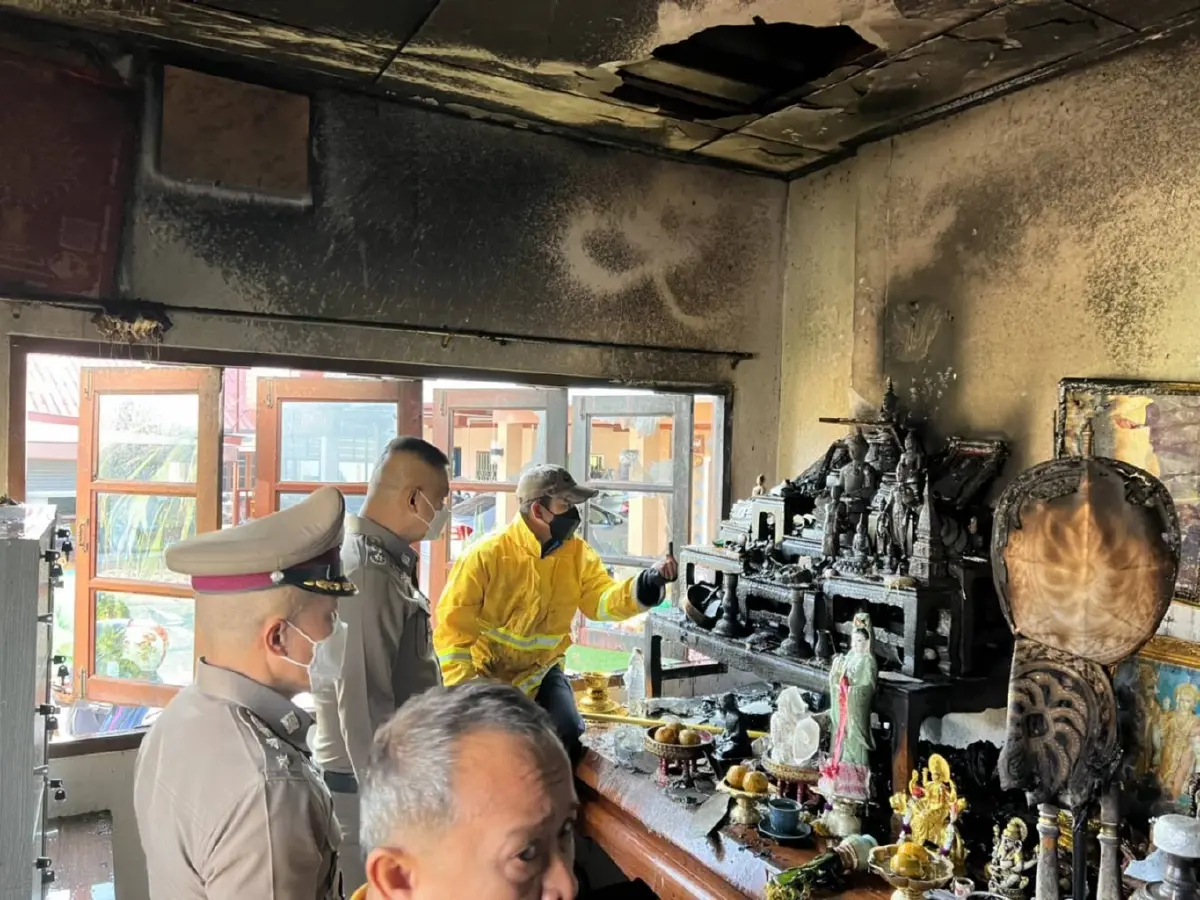 ไฟไหม้บ้านตำรวจสภ.ภูเพียง คาดไฟฟ้าลัดวงจร-จุดธูปไหว้พระ