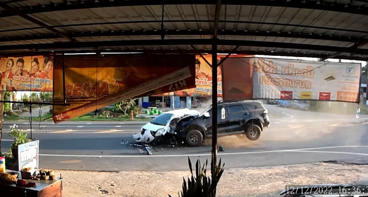 สลด! ชายชาวอังกฤษ วัย 60 ถูกรถ CRV พุ่งชนท้ายอัดก๊อปปี้ดับคารถ