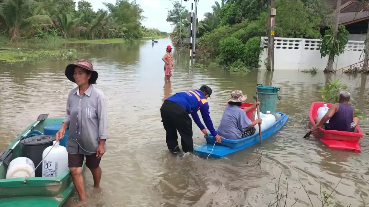 ชาวเจาะไอร้อง ขาดน้ำดื่ม น้ำใช้ 5 วัน นพค.41 นำรถประปาสนามเข้าช่วยเหลือ