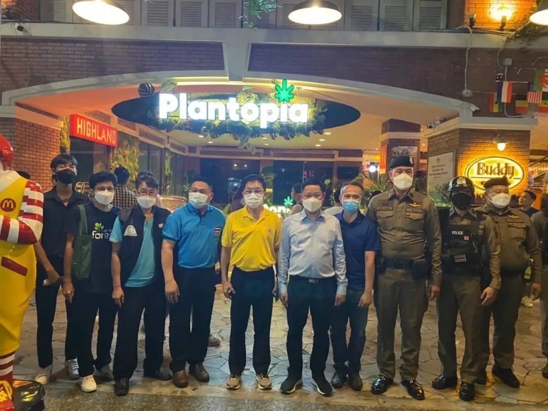 สธ.เอาจริง จับร้านขายกัญชา ถ.ข้าวสาร ทำผิด กม. หลังเคยแจงแล้วแต่ยังฝ่าฝืน