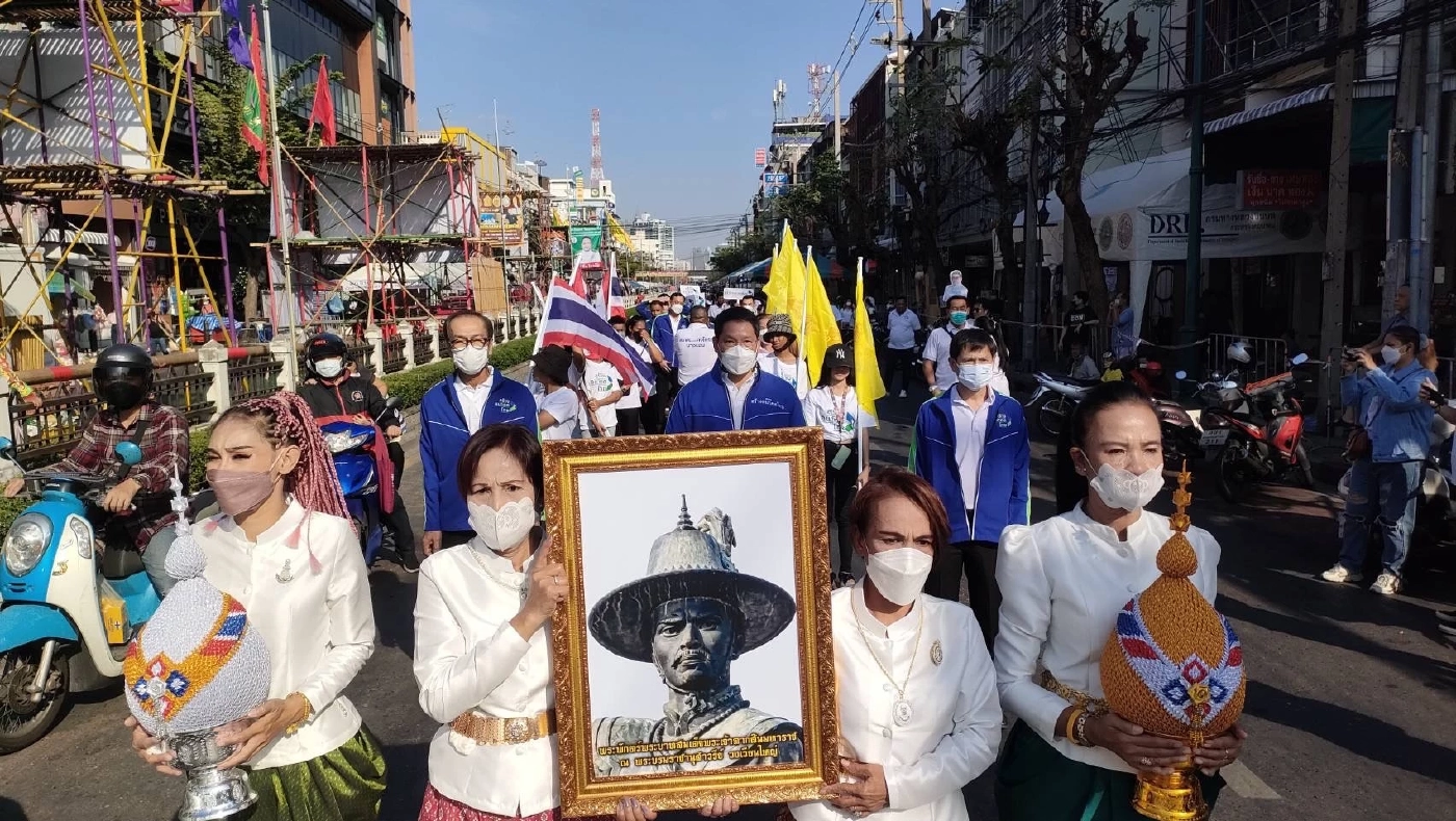 "สร้างอนาคตไทย"ร่วมพิธีวางพานพุ่ม ถวายราชสักการะวันพระเจ้าตากสิน