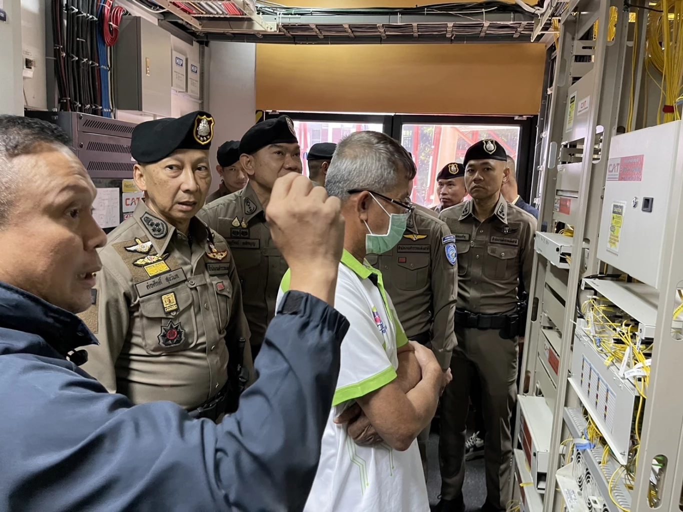 "บิ๊กต่อ" ปูพรม 6 จุด เปิดปฏิบัติการตัดวงจรซิม - สาย - เสา สกัดแก๊งคอลเซ็นเตอร์