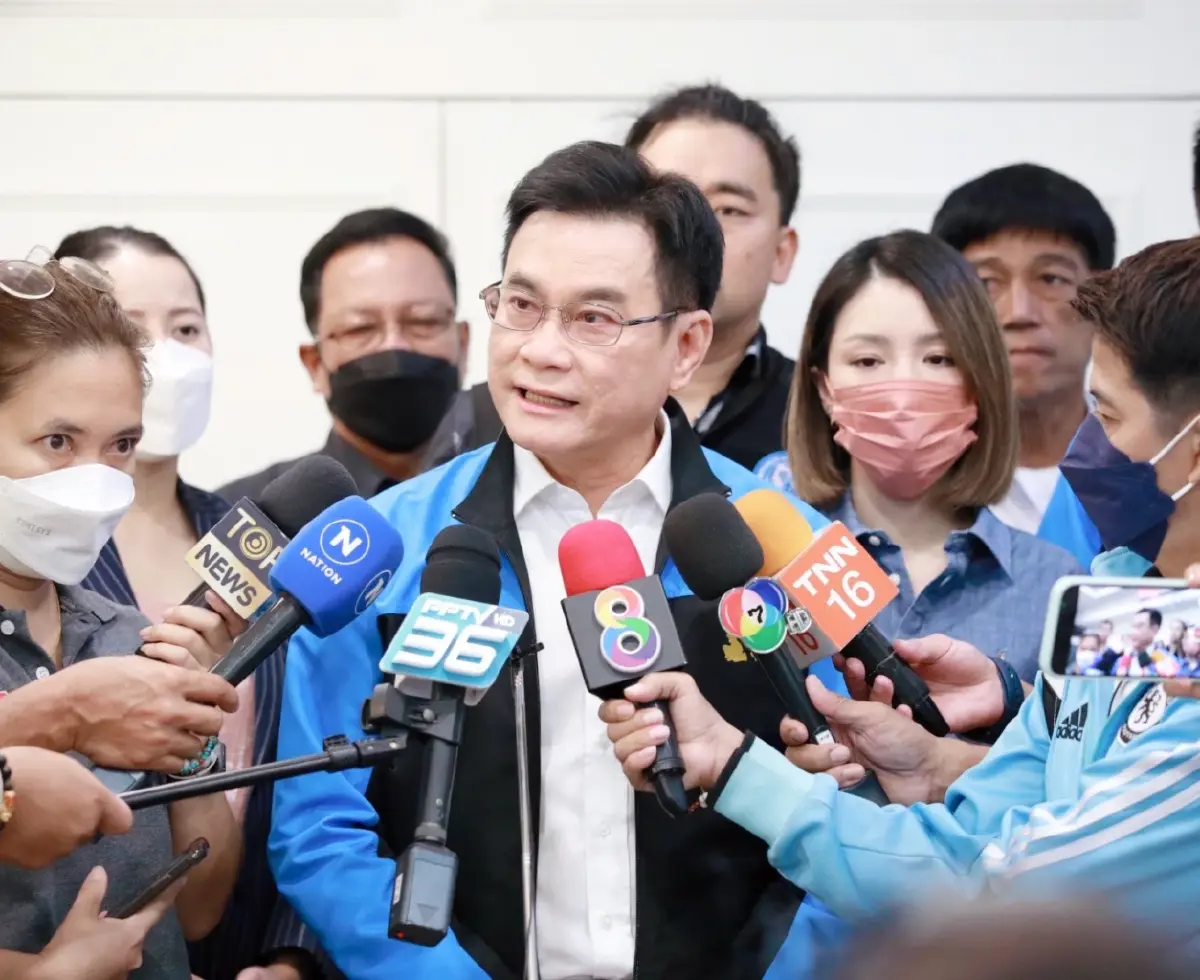 นายจุรินทร์  ลักษณวิศิษฎ์   รองนายกฯ และรมว.พาณิชย์ และหัวหน้าพรรคประชาธิปัตย์