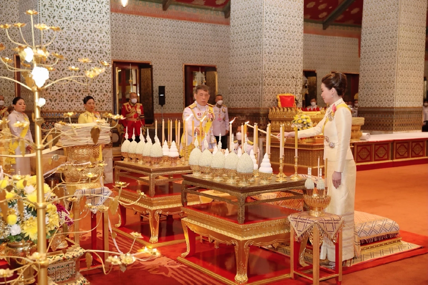 ในหลวง เสด็จฯ ไปในการพระราชพิธีทรงบำเพ็ญพระราชกุศลทักษิณานุปทาน วันคล้ายวันพระบรมราชสมภพ ร.๙