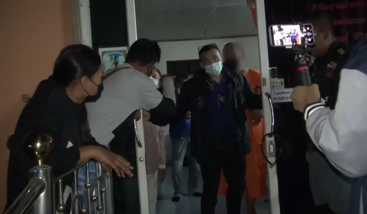 รวบคากุฎิ "เจ้าอาวาสนักพี้" โดนเอเย่นต์ซัดทอดขายยาให้ ตรวจฉี่เจอสีม่วง