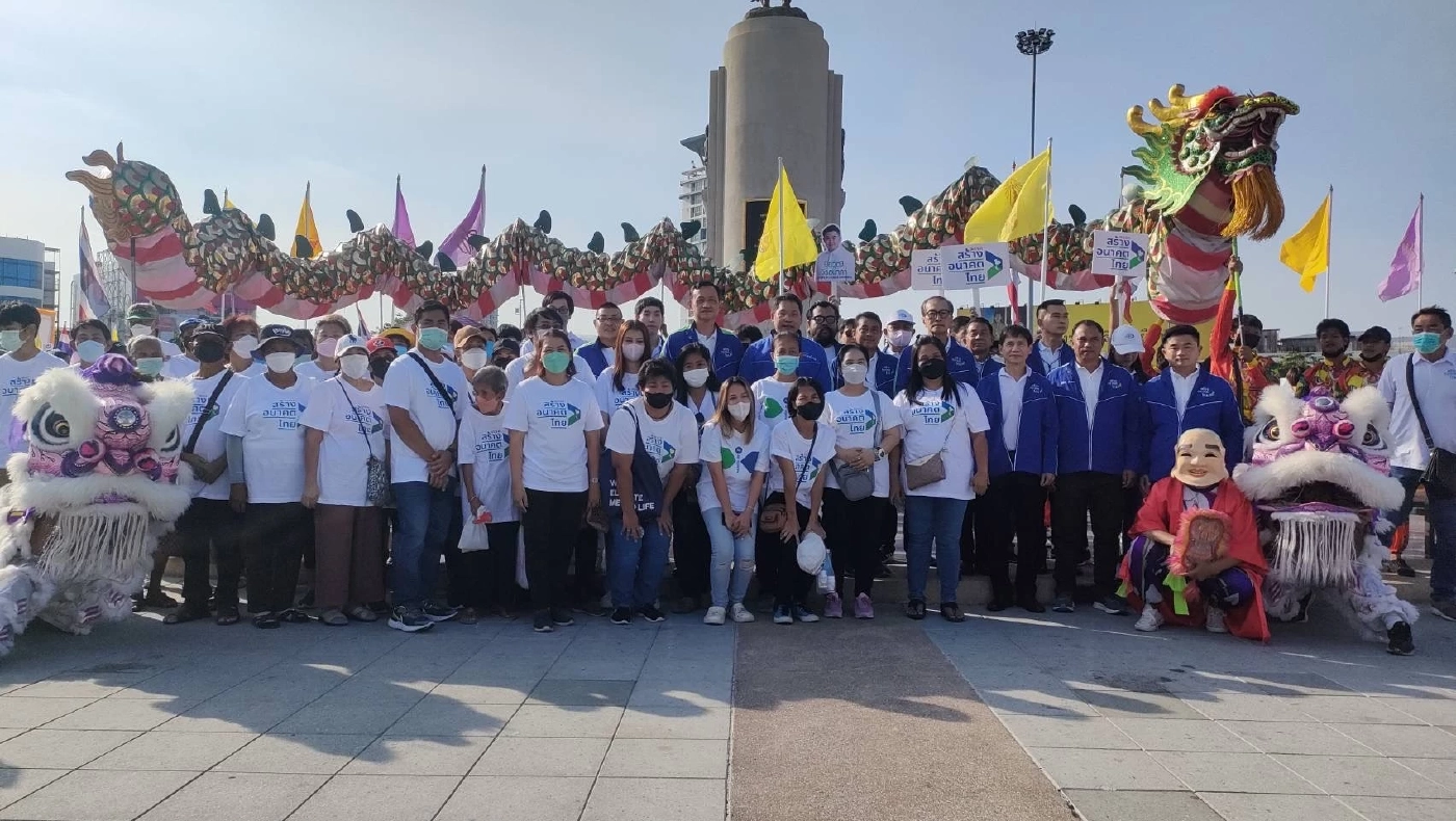 "สร้างอนาคตไทย"ร่วมพิธีวางพานพุ่ม ถวายราชสักการะวันพระเจ้าตากสิน