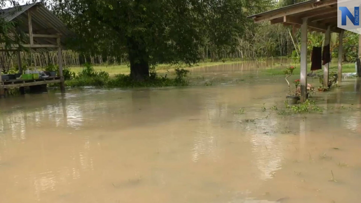 น้ำท่วม อ.ควนเนียง จ.สงขลา ยังอ่วม กระทบชาวบ้าน 4 ตำบล จนท.เร่งช่วยเหลือ