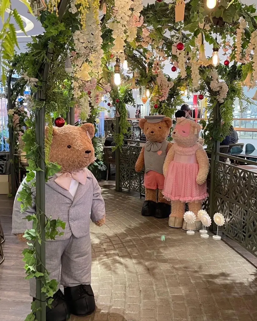จิบชายามบ่ายในสวนดอกไม้ ใจกลางเมืองที่ Divana Signature Café