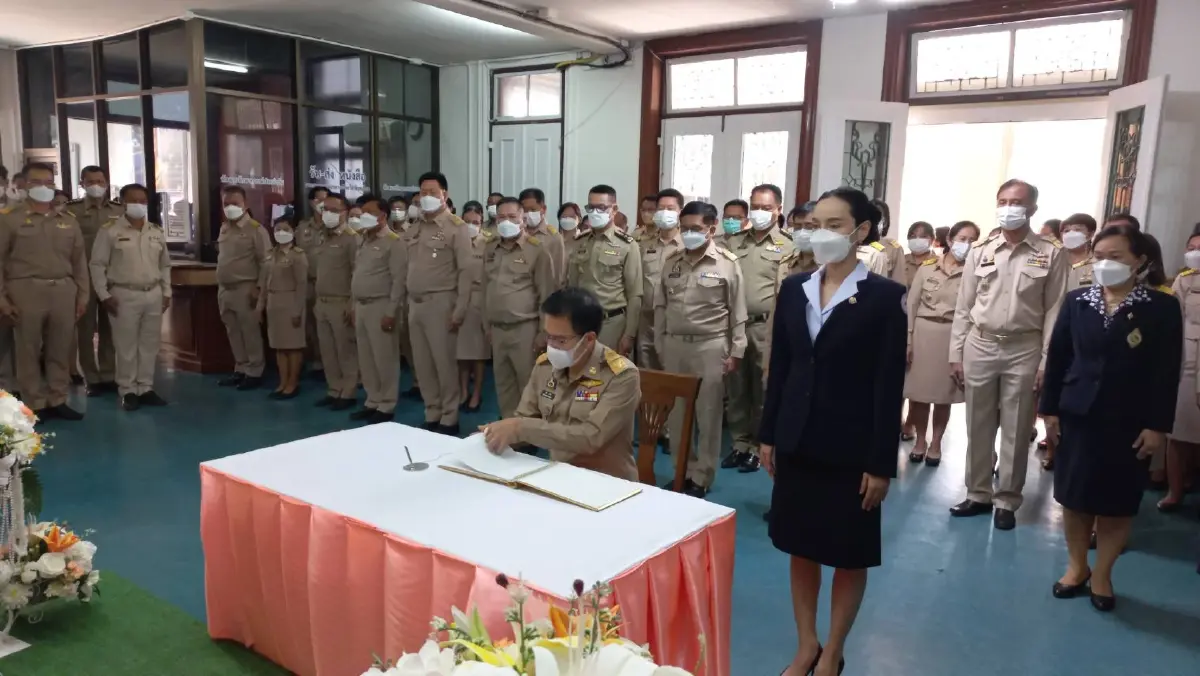 "ผู้ว่าฯพิษณุโลก" นำข้าราชการร่วมลงนามถวายพระพร "พระองค์ภา"