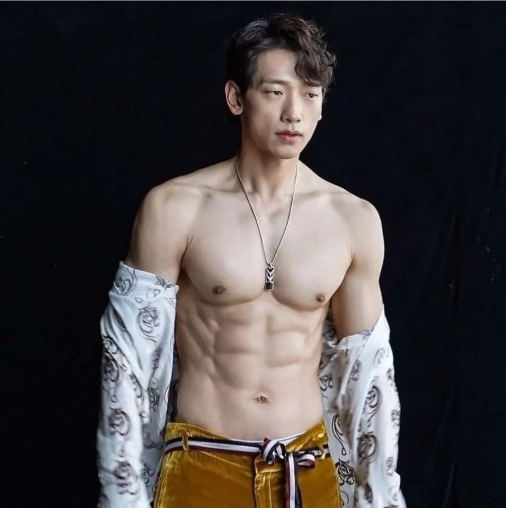 พ่อหนุ่มซุปตาร์ "เรน" ถึงไทยแล้วเตรียมขึ้นเวที เคานต์ดาวน์ เซ็นทรัลเวิลด์