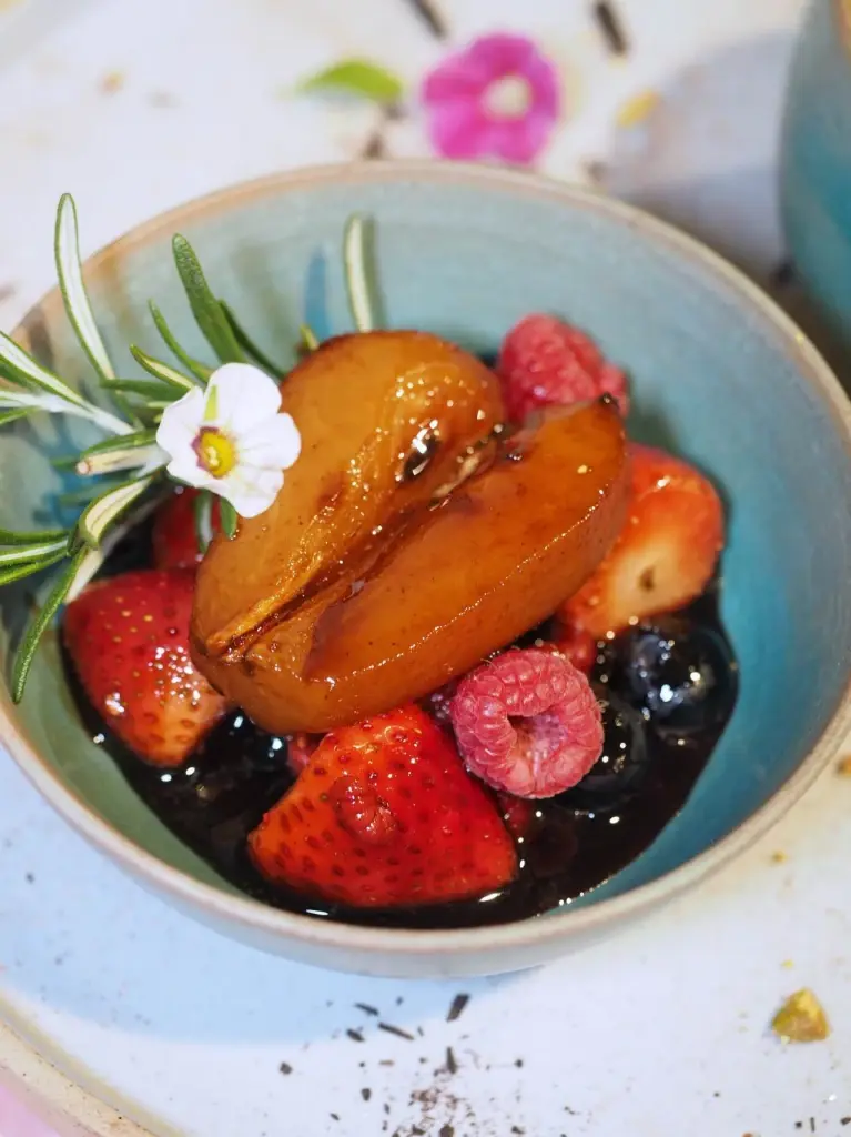 ลิ้มรสเมนูอร่อยธีมคริสต์มาสสไตล์ Chef's table ที่ร้าน ‘ทำเสื้อทำสวน’