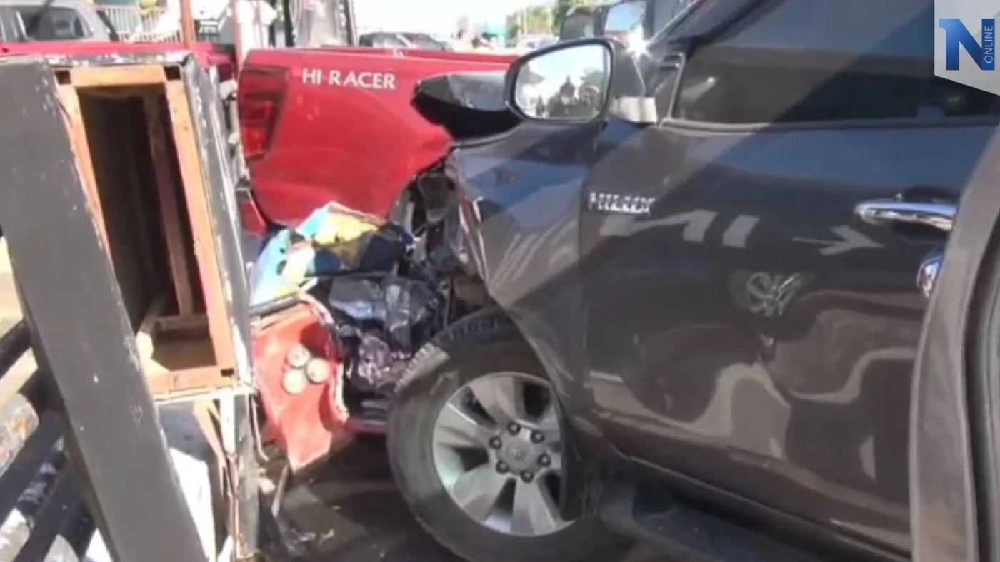 รถกระบะชนซาเล้งดับ กระเด็นไปโดนรถเสียหายอีก 5 คัน  (มีคลิป)