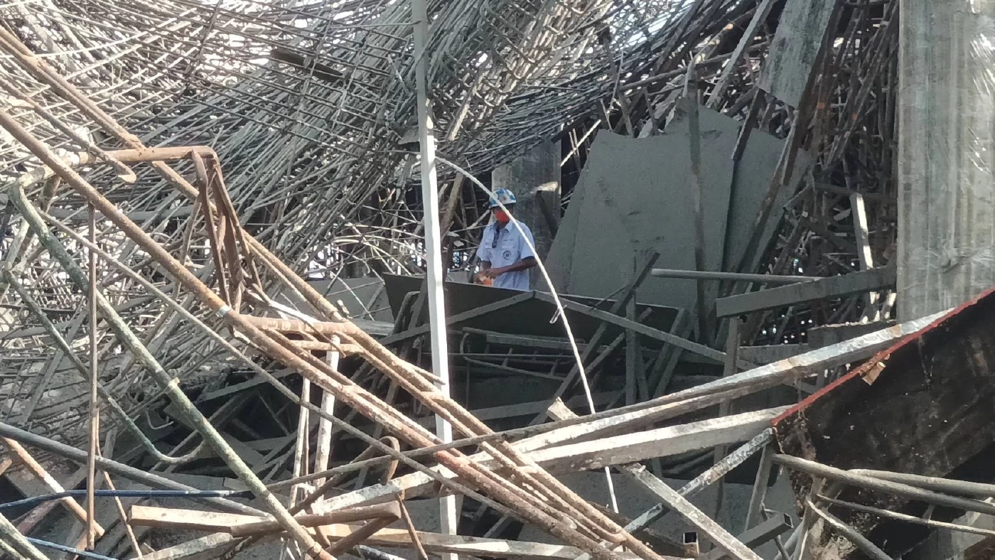 ตึกการไฟฟ้าส่วนภูมิภาคเขต 2 ถล่ม ทับคนงานก่อสร้างดับ 1 เจ็บ 1 ราย