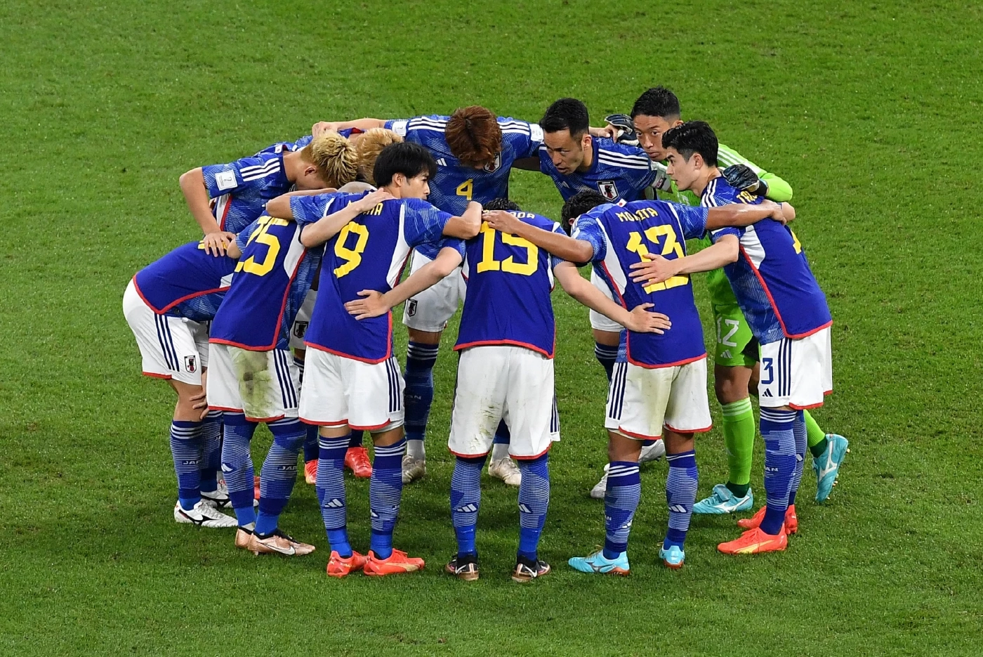 &quot;แข้งนอก&quot; แผลงฤทธิ์