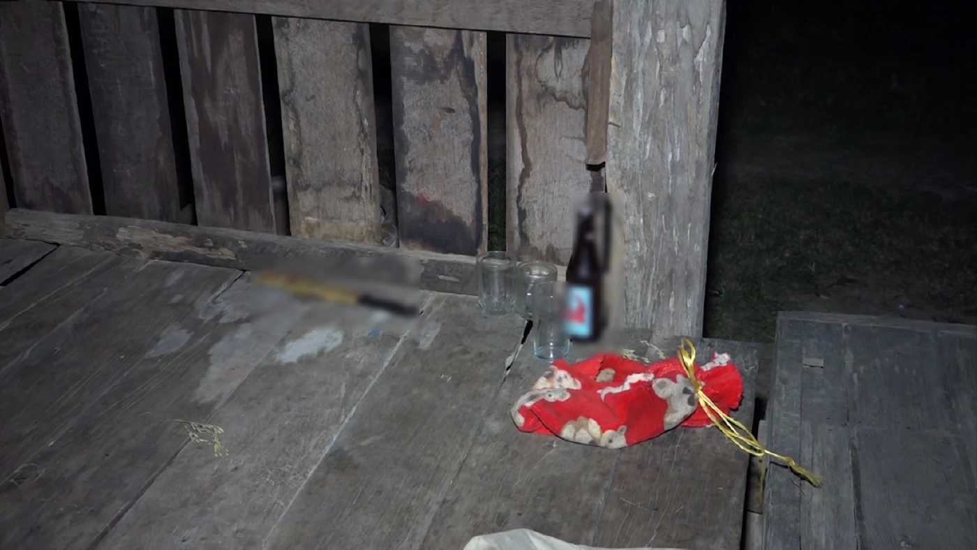 พบอาวุธมีดที่ใช้ก่อเหตุในบ้านของนายเฮือง