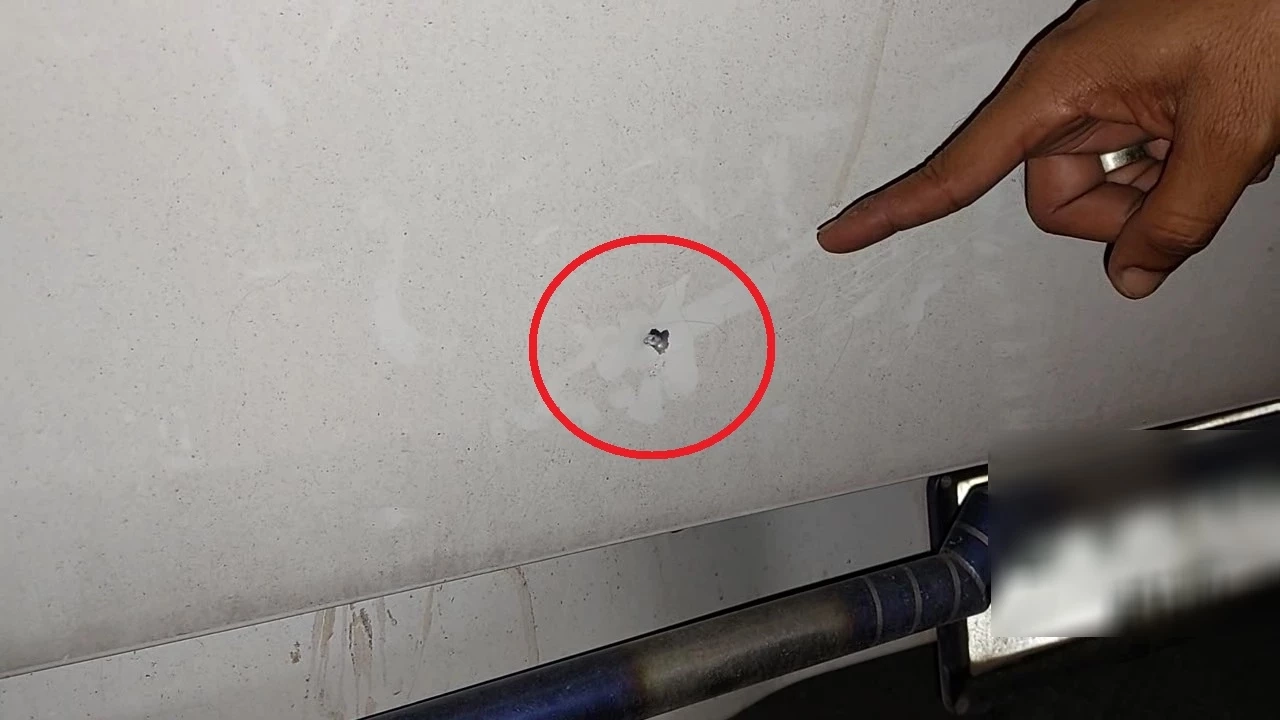 ร่องรอยความเสียหายของรถที่ถูกลูกหลง