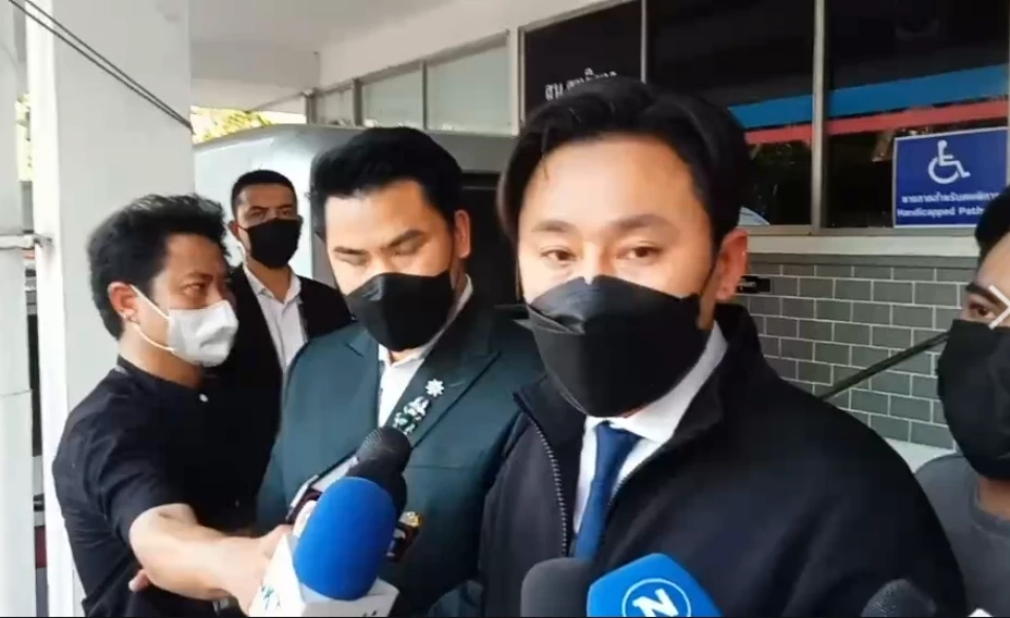 “ทนายตั้ม” ษิทรา เบี้ยบังเกิด เลขาธิการมูลนิธิทีมงานทนายประชาชนฯ 