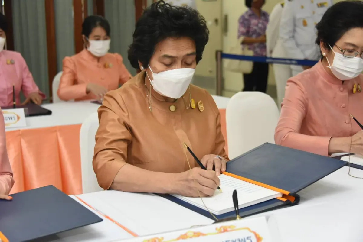 “นายกฯ” นำ ครม. ลงนามถวายพระพร "เจ้าฟ้าพัชรกิติยาภาฯ"  รพ.จุฬาลงกรณ์