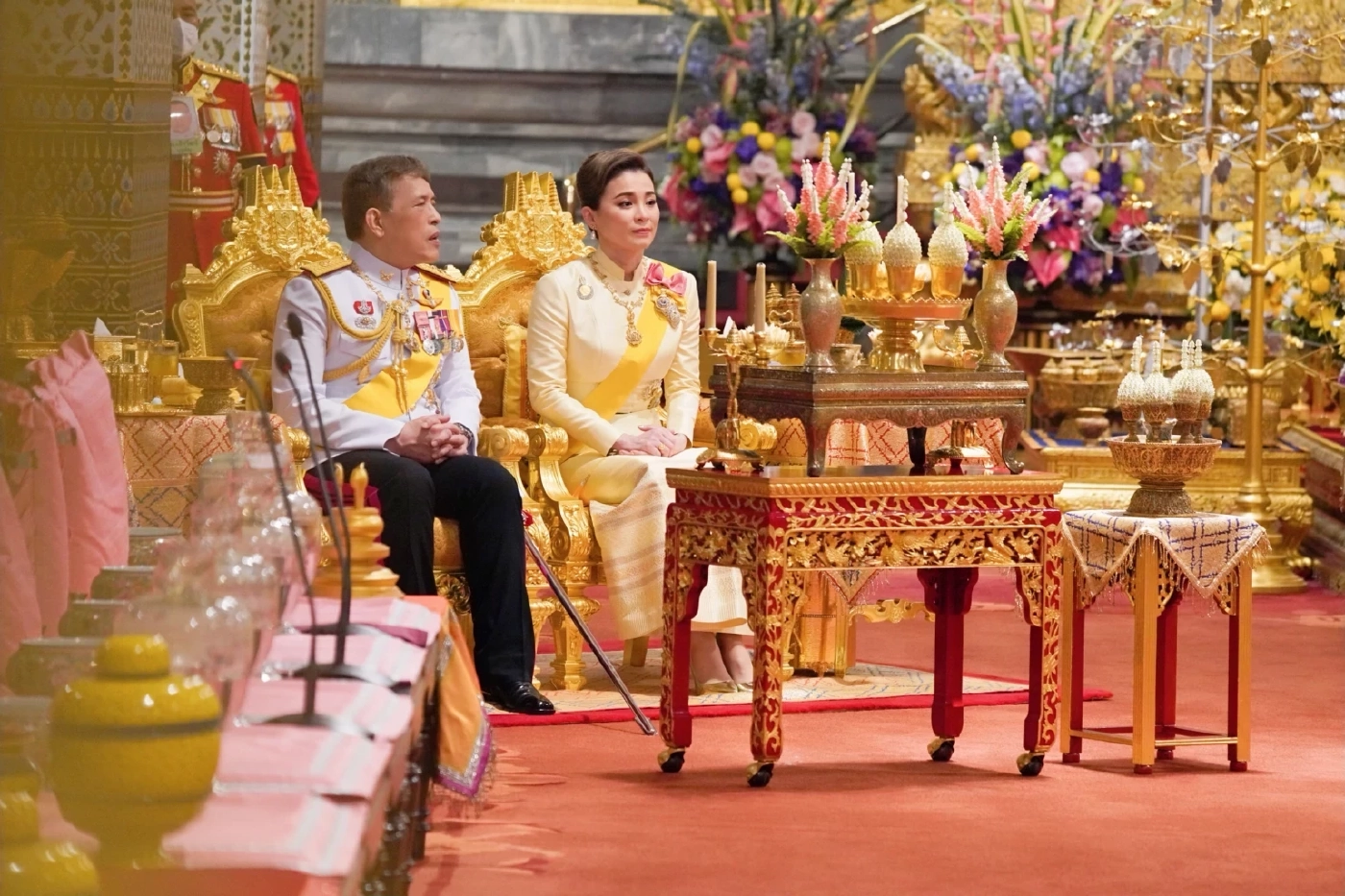 ในหลวง เสด็จฯ ไปในการพระราชพิธีทรงบำเพ็ญพระราชกุศลทักษิณานุปทาน วันคล้ายวันพระบรมราชสมภพ ร.๙
