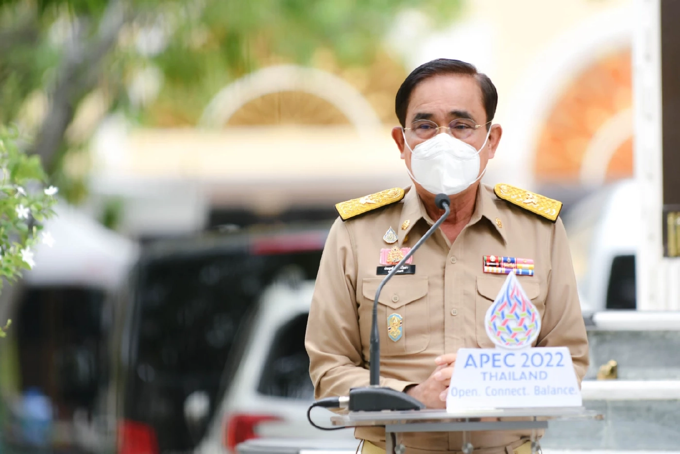 "ลุงป้อม" ยันรัก "บิ๊กตู่" ปัดขัดแย้งแยกตั้งพรรคตัวเอง (มีคลิป)