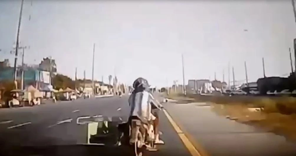 ไม่ทันได้ใช้เงิน ยาย 72 ปี เพิ่งขายที่ดิน 15 ล้าน ขี่ จยย.ตัดหน้าเก๋ง ถูกชนดับ