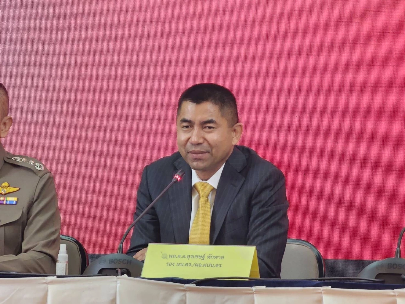 พล.ต.อ.สุรเชษฐ์ หักพาล รองผู้บัญชาการตำรวจแห่งชาติ