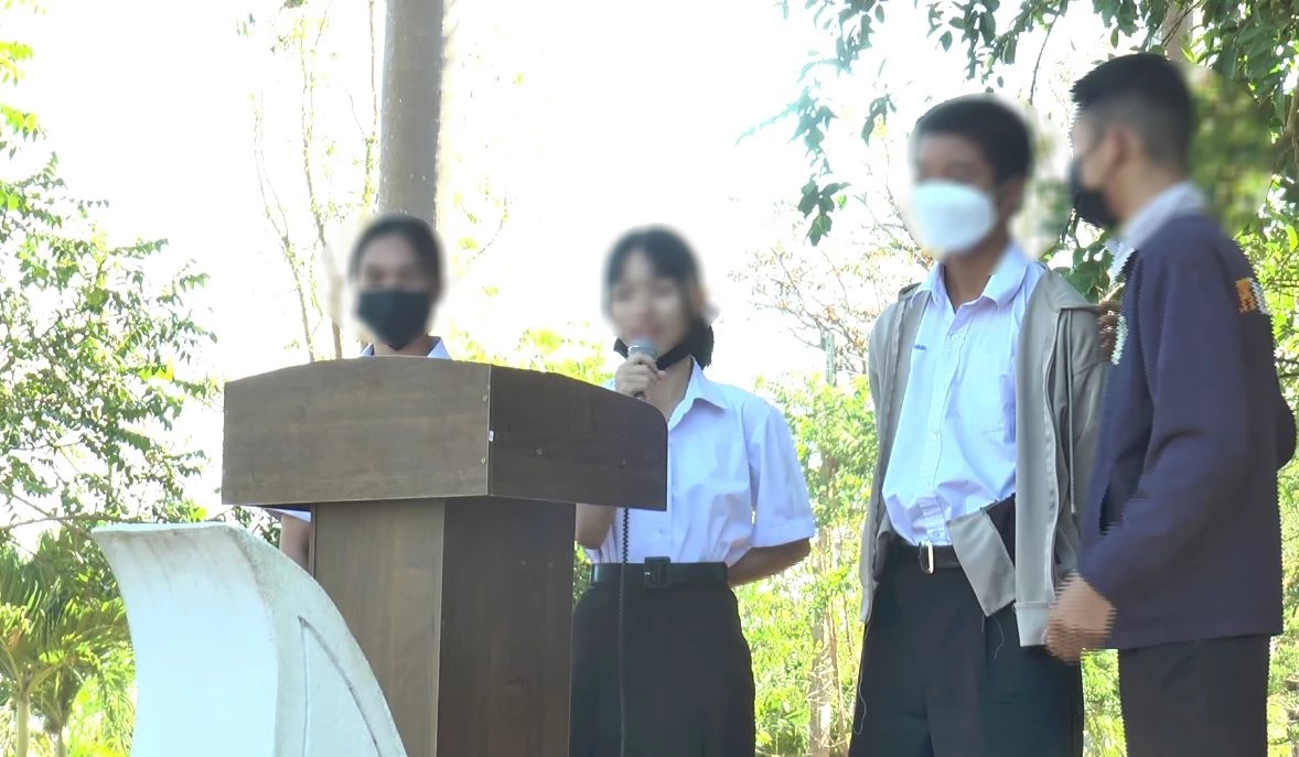 นักเรียนประท้วงไล่ ผอ.โรงเรียน จ.นครพนม ส่อทุจริตทุนยากจน 2 ล้านบาท