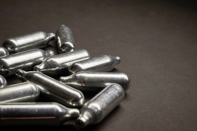 'ลูกโป่งหัวเราะ' ไนตรัสออกไซด์สีสันชั่วคราวอันตรายเพียบ