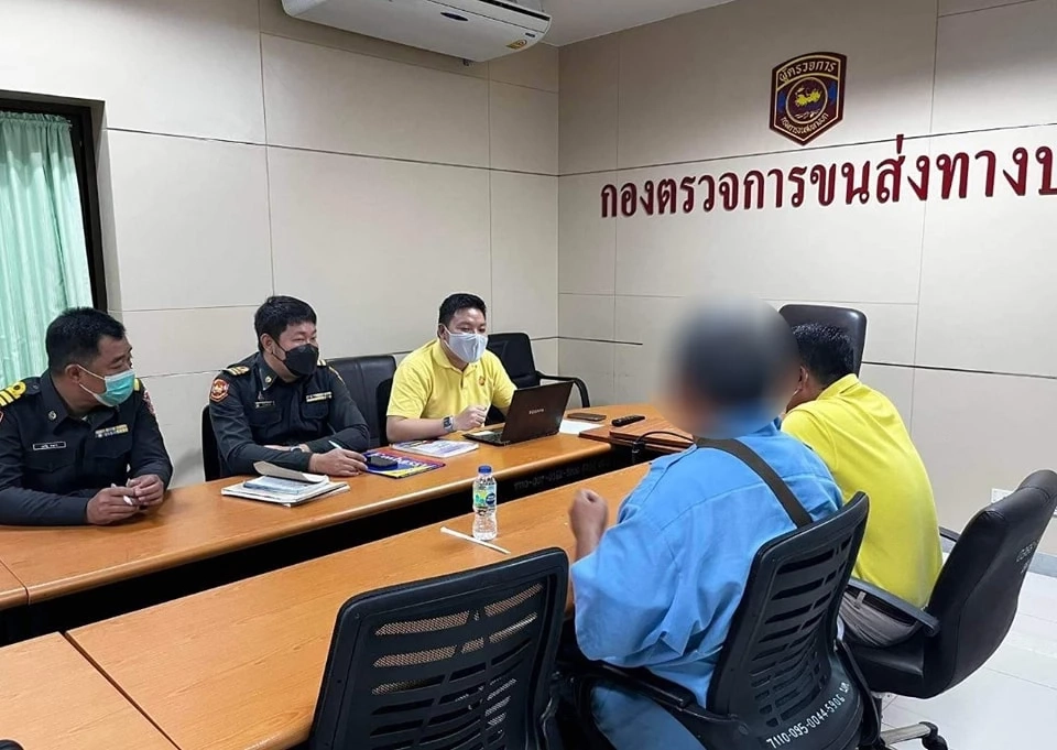 ขนส่งฯ สั่งปรับ 1 พัน "แท็กซี่หัวร้อน" ไล่ผู้โดยสารลงจากรถ ส่งไปอบรมจิตสำนึก