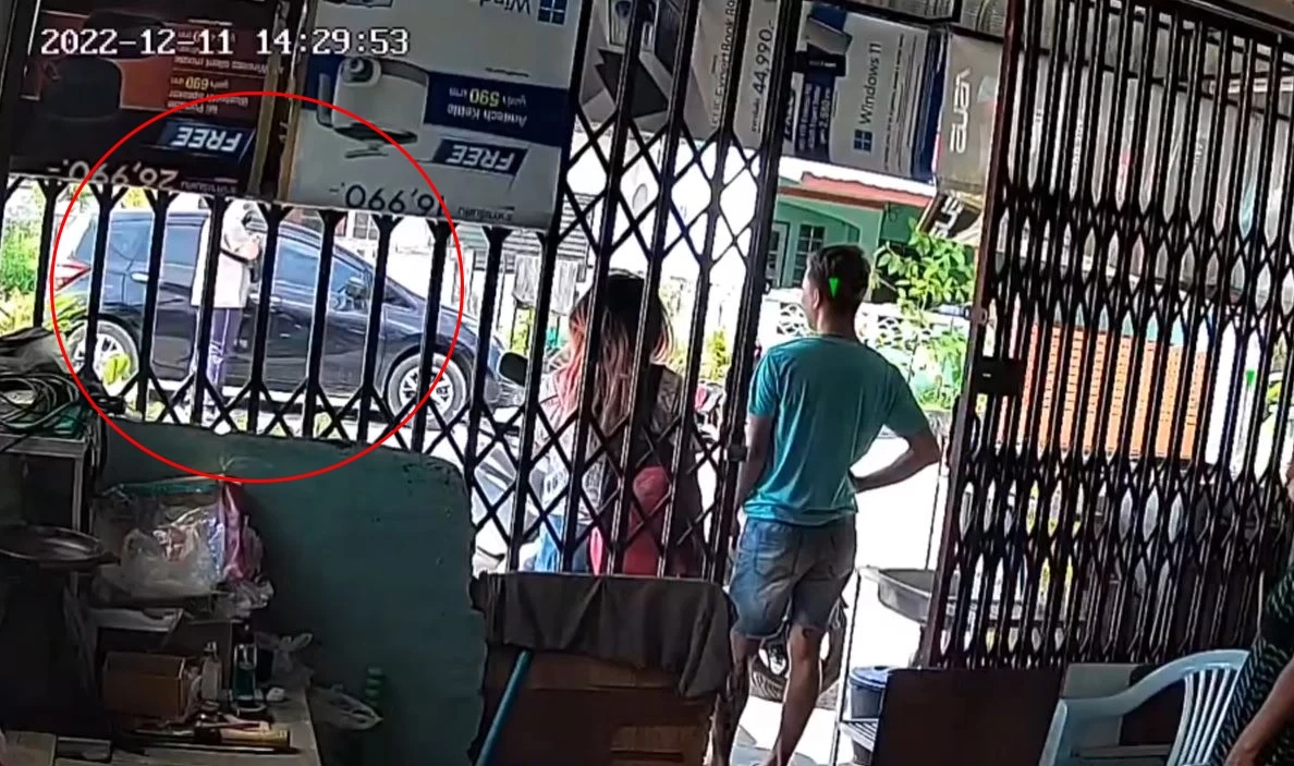 สาวโร่แจ้งความ ถูกเพื่อนบ้าน "ทหารเรือ" ด่าหยาบ-ขู่ยิงพ่อ วัย 73 ปี (มีคลิป)