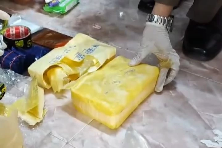 ซวยซ้ำซ้อน! ผัวเมียค้ายาบ้าถูกไล่ทำร้ายปางตาย-เจอตร.รวบซ้ำ (มีคลิป)