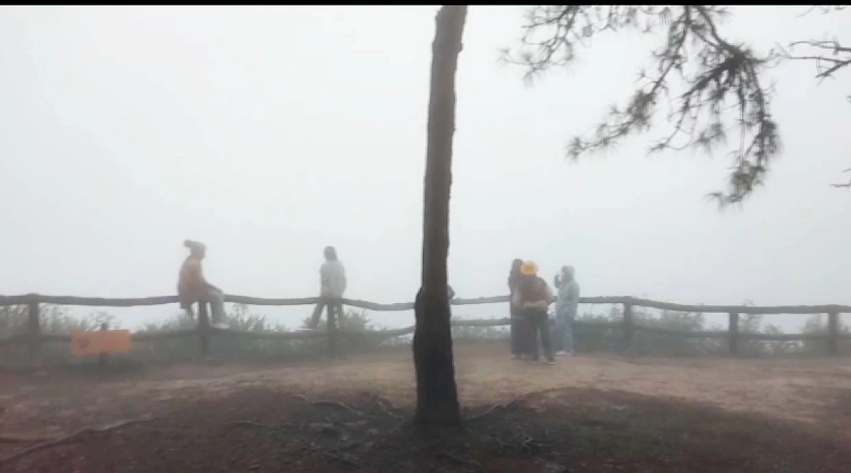 หนาวสุดในรอบปี! นักท่องเที่ยวล้นภูเรือ รอชมทะเลหมอก